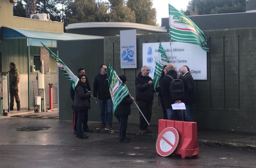 Martina Franca e Brindisi, protesta lavoratori appalto pulizie Aeronautica Militare