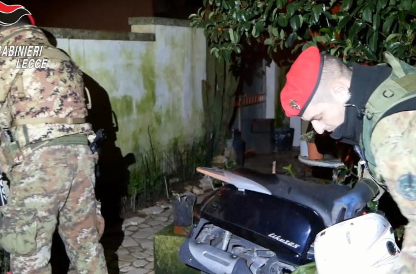 Droga, armi, estorsioni: raffica di arresti nel Salento, 12 persone in carcere