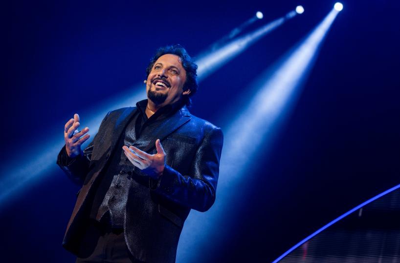 La Puglia è pazza di Enrico Brignano: «Quella volta in cui io e Gabriele Cirilli ci perdemmo a Bari...»