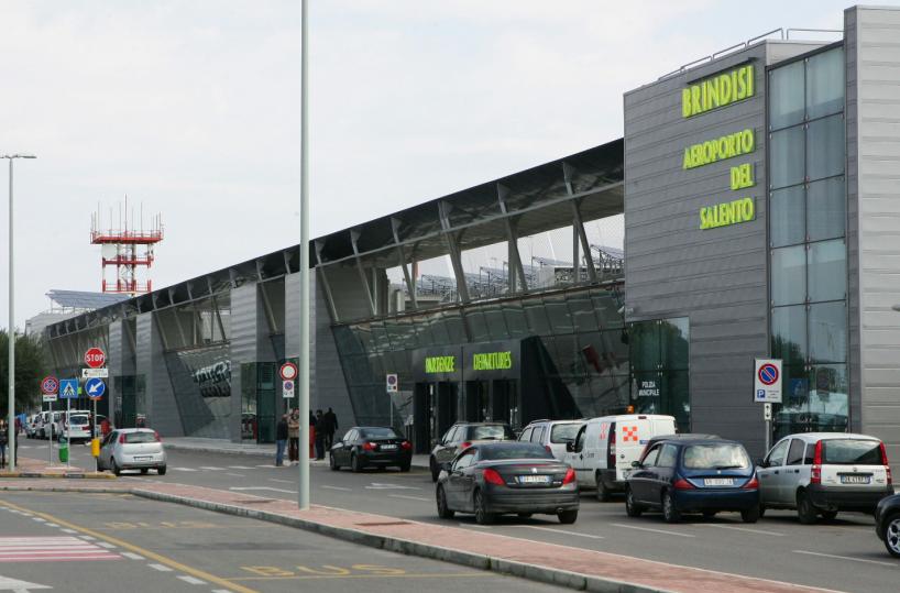 Brindisi, «Tassa aeroportuale alle stelle, così rischiamo di perdere grosse chance»