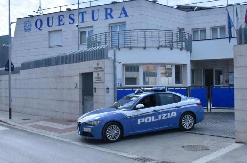 Andria, denunciato un pusher e sequestrate droga e armi
