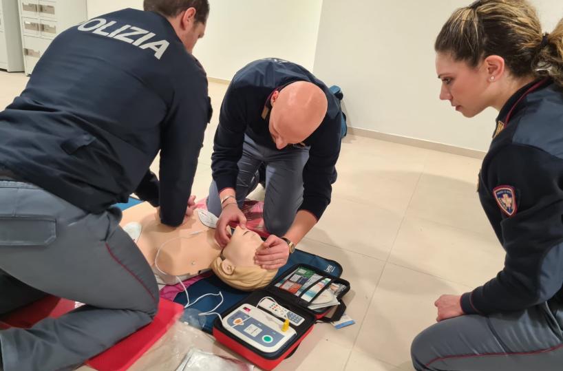 Andria, da oggi sulle volanti della polizia defibrillatori a bordo