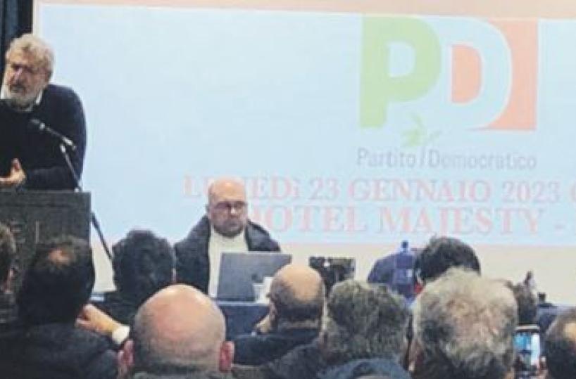 Puglia, Emiliano lancia De Santis per il congresso Pd