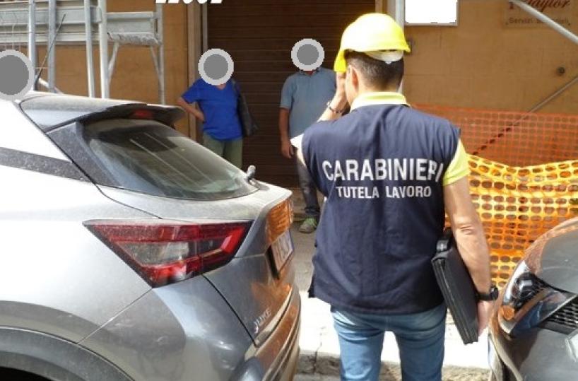 Lecce, irregolarità e lavoro in nero scoperti dai carabinieri: sospese 5 imprese