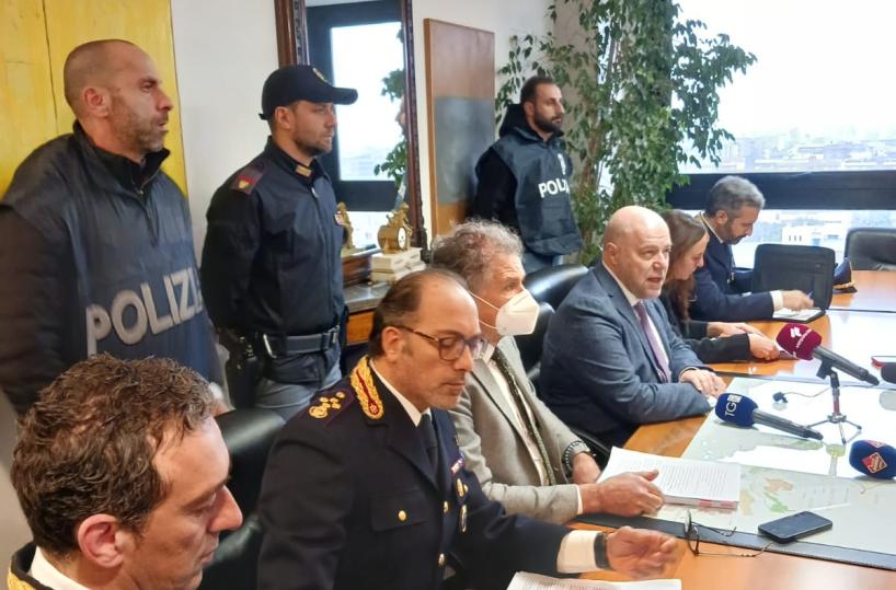 Bltiz polizia nel Barese e nella Bat: sventato sequestro di persona, 7 arresti