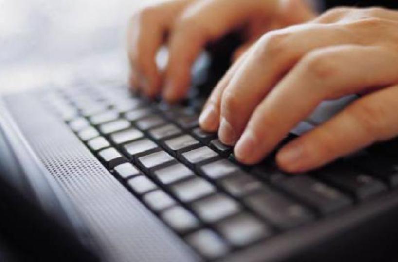 Conosce il fidanzato online ma dietro quel profilo c'è una donna: truffata ignara salentina