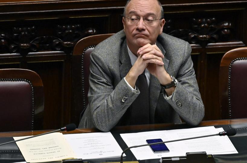 Scuola, Valditara promosso sul pubblico/privato, ma sugli stipendi non ci siamo