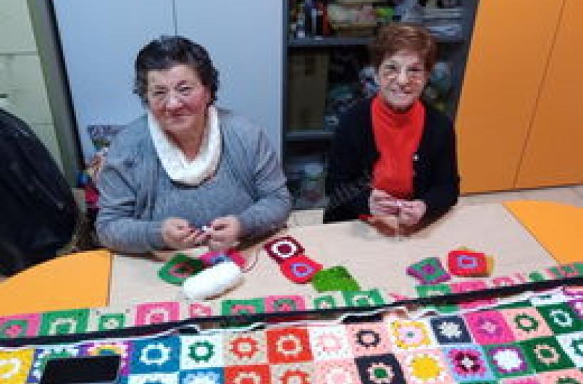 Arriva anche a Putignano la Sciarpa della Pace cucita dai nonni 