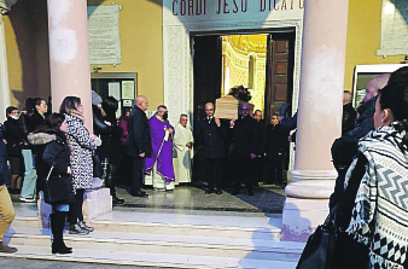 «Franco 1» la canotta Happy Casa per l’ultimo saluto al collega De Simone