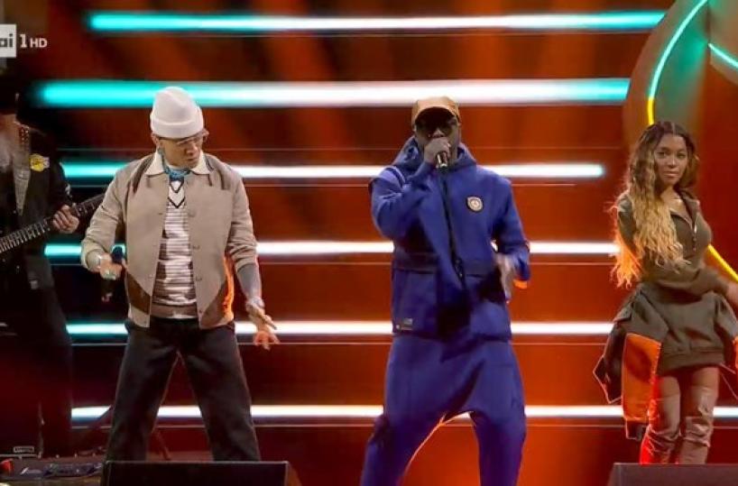 Sanremo 2023, i Black Eyed Peas infiammano l'Ariston
