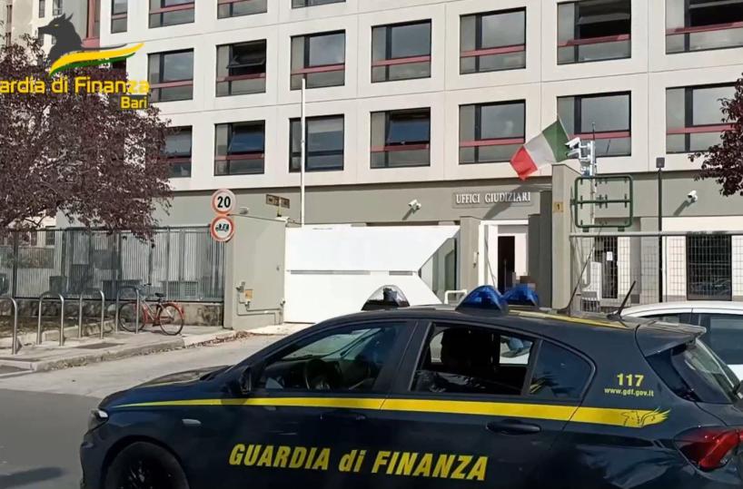 Corruzione e atto contrario ai doveri d'ufficio: arrestati a Bari ex funzionario Regione Puglia e imprenditore edile