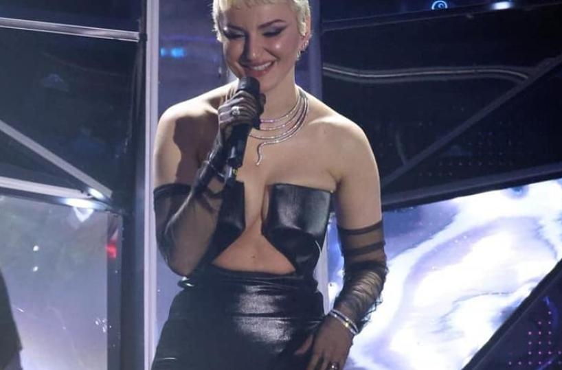 Gaffe a Sanremo 2023, l'abito aderente di Arisa già visto sul palco
