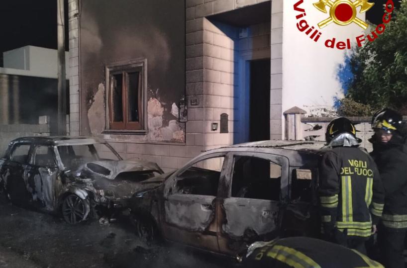 Botrugno, un’altra notte di fuoco: due auto distrutte dalle fiamme