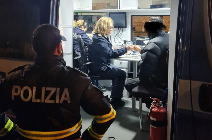 Controlli nella movida della Bat, denunciati giovani risultati positivi all'alcool e drug test