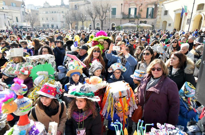 Matera, una città con tanti colori grazie al Carnevale del riciclo