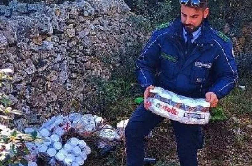 Un quintale di Nutella scaduta abbandonata tra gli ulivi della Valle d'Itria