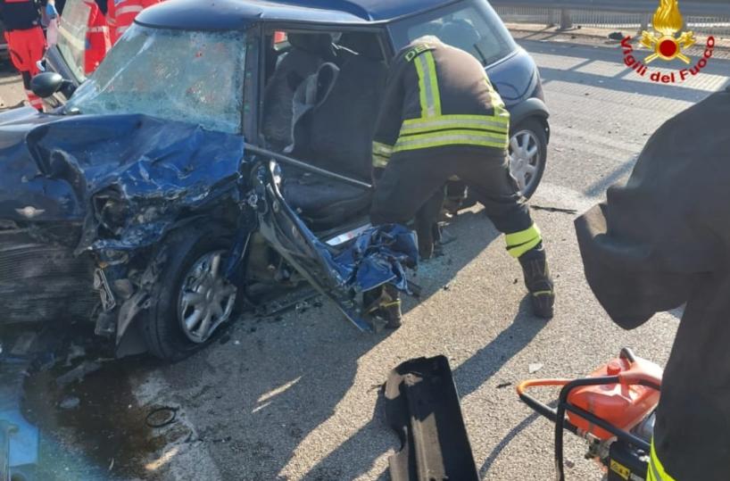 Scontro frontale sulla SS Brindisi- Taranto, un morto e un ferito 