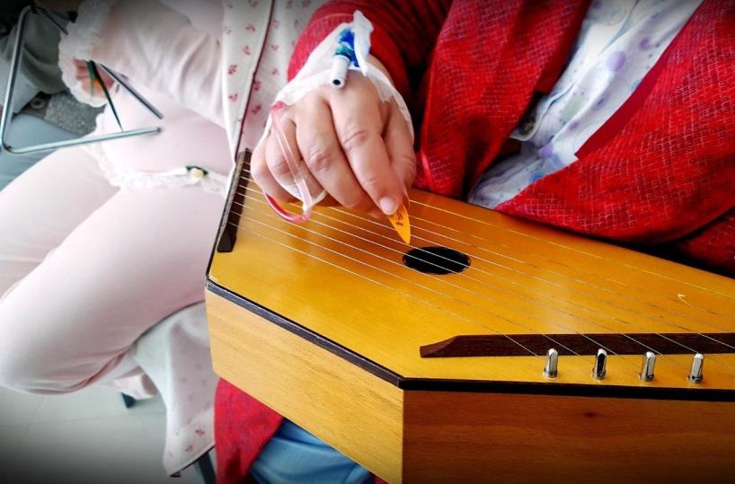 Bari, ascoltare musica prima di interventi chirurgici contro ansia e stress: lo studio