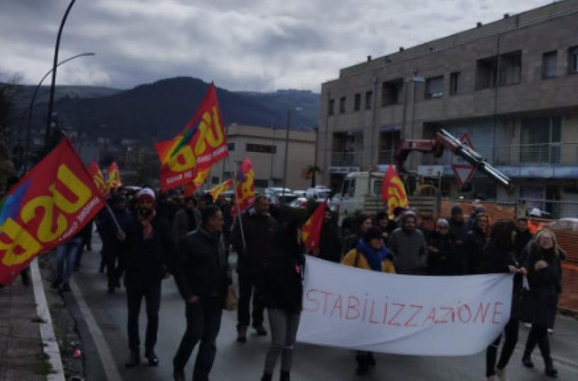Potenza, presidio fisso lavoratori Rmi/Tis sotto sede Regione