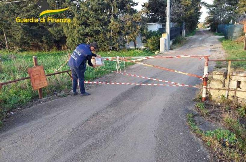 Ville con piscina su terreni agricoli: un sequestro nel Brindisino