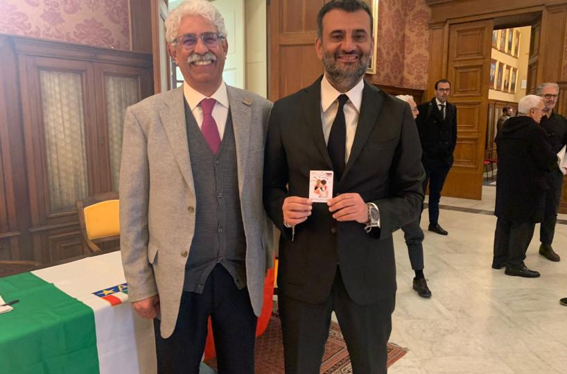 Bari, il sindaco Decaro rinnova tessera Anpi: «Importante promuovere pace, democrazia e libertà»