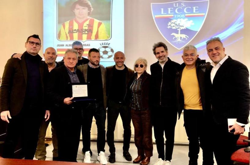 Calcio, la Città di Lecce a Beto Barbas: «Esemplare campione di calcio e di vita»
