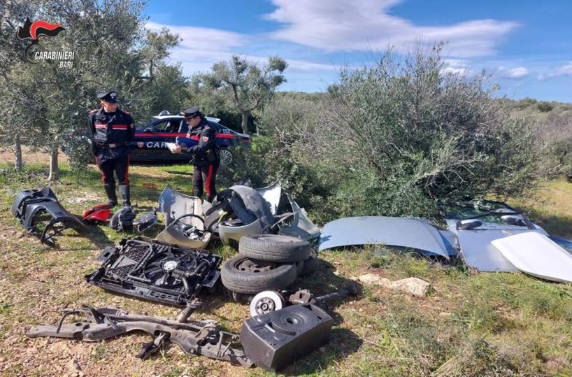 Sorpreso mentre smontava auto rubate, arrestato un 50enne foggiano nelle campagne del Barese