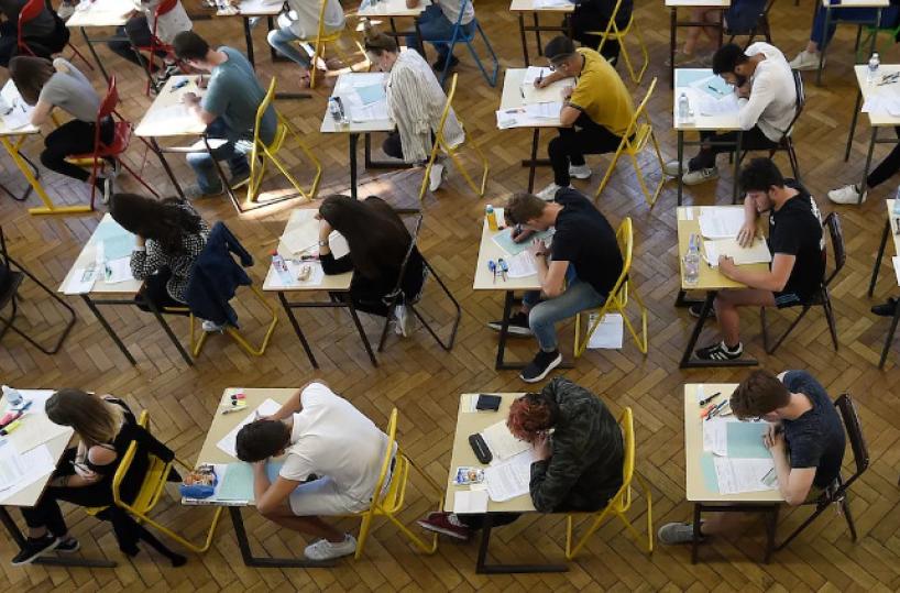 Trani, 100 euro in una scuola per il pranzo dei 100 giorni alla maturit&agrave;: &egrave; polemica