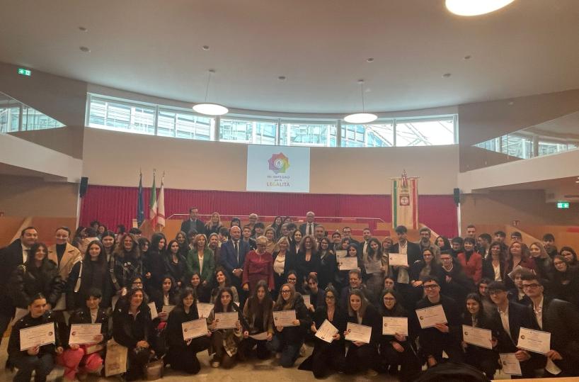 «Mi impegno per la legalità», 48 scuole pugliesi premiate