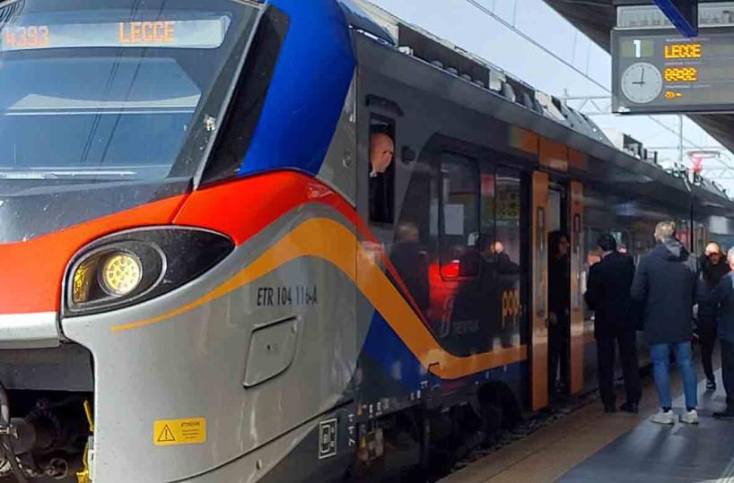Stop al vandalismo, partito da Bari il primo treno con 63 studenti a bordo