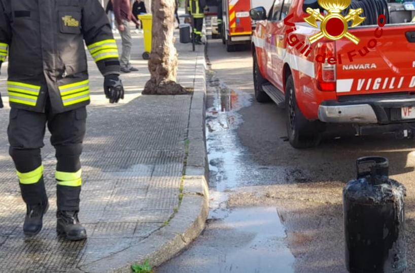 Surbo, fiamme divampano da una friggitrice: paura in una polleria