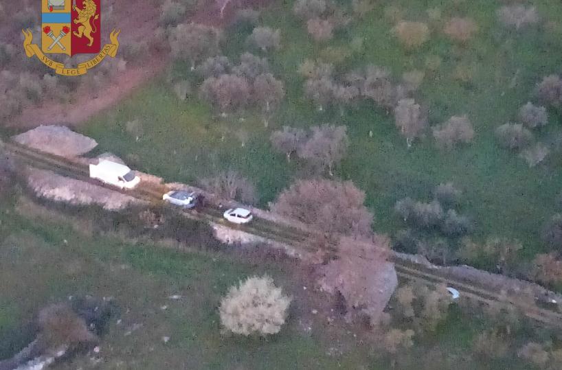 Bitonto, arrestato 27enne alla guida di un furgone: a bordo pezzi di un'auto già cannibalizzata
