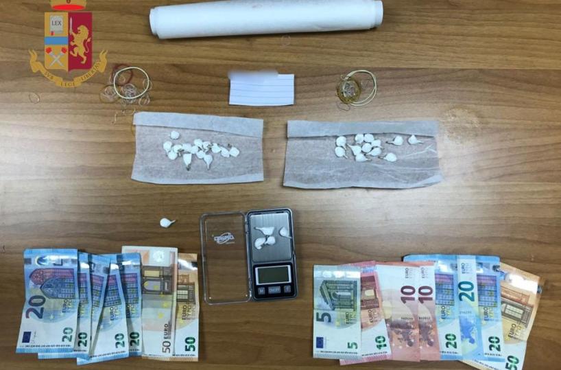 Taranto, ai domiciliari spaccia cocaina: 35enne torna in carcere