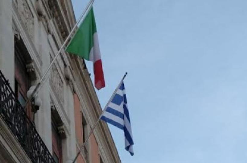 Festa nazionale in Grecia: a Bari bandiera ellenica accanto a quella italiana