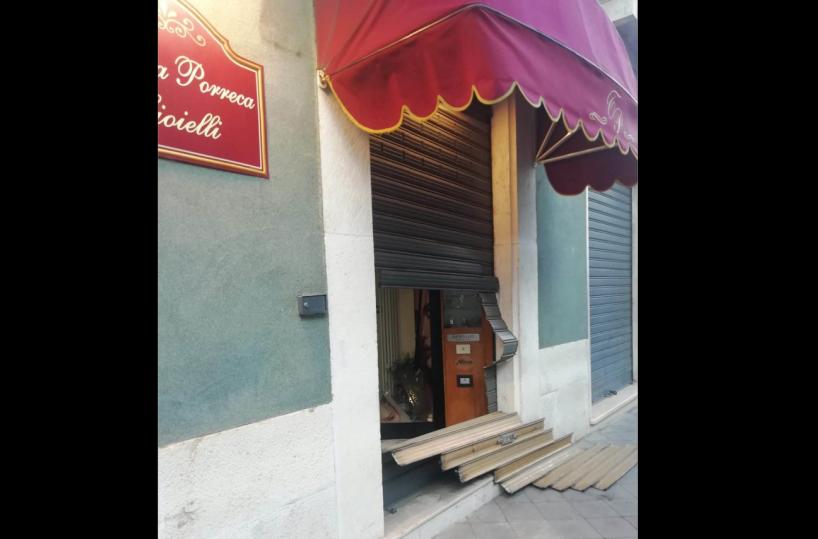 Genzano di Lucania, colpo notturno per la terza volta nella stessa  gioielleria 