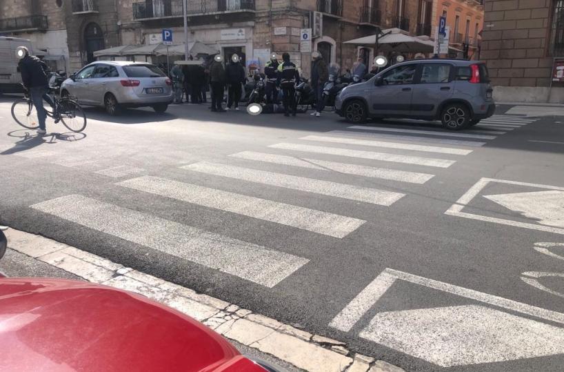Bari, incidente sotto la sede del Comune: un ferito soccorso dal 118