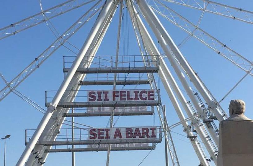 Sulla ruota panoramica spunta il tormentone della città: «Sii felice, sei a Bari»