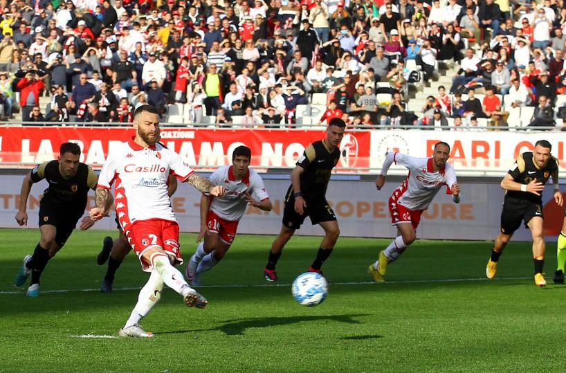 Bari - Benevento: vittoria in casa per i biancorossi: 2-0