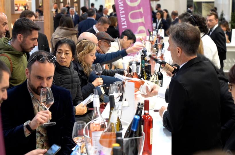 Vinitaly, Emiliano: «In Puglia il settore vino è in crescita continua»