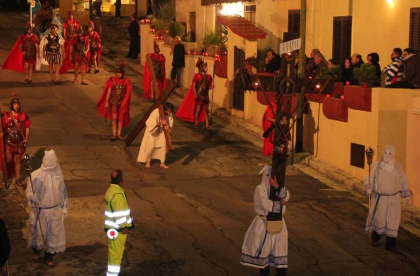 Venerdì Santo, braccio di ferro tra vescovo e figuranti a Casarano