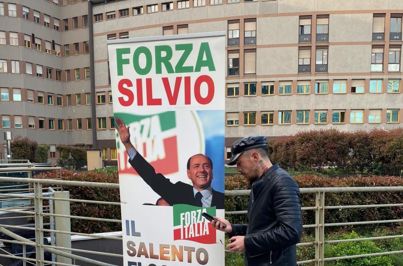 Berlusconi, seconda notte tranquilla: fuori dall'ospedale un «fan» arrivato dal Salento
