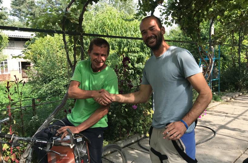 Due salentini in giro per il mondo su vecchia moto per la solidarietà