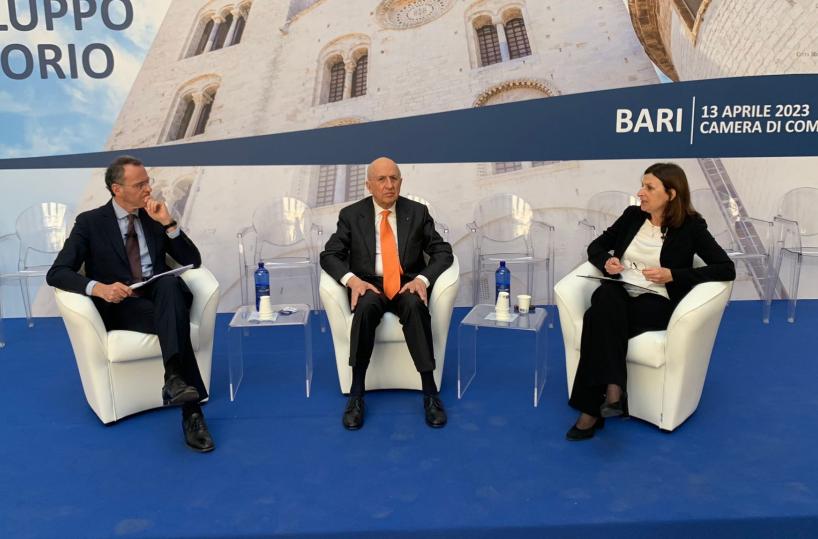 Incontro a Bari su sviluppo del territorio, Fitto: «Sistema bancario essenziale»