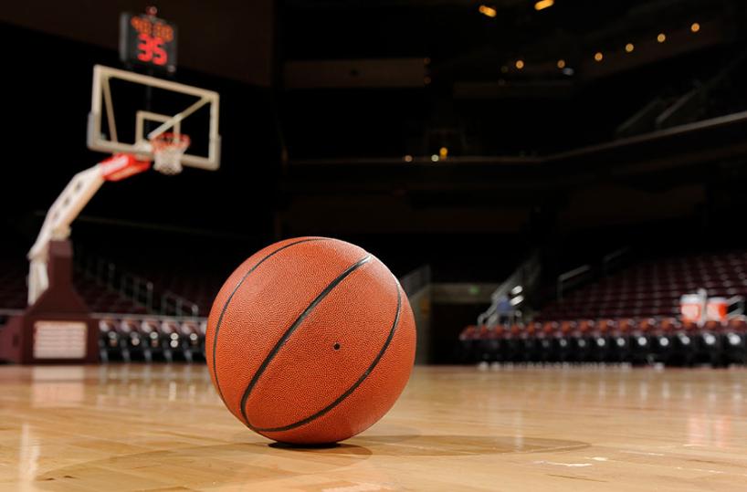 Tifoso urla «Scimmia» a giocatore di colore Happy Casa Brindisi Basket, società sconcertata