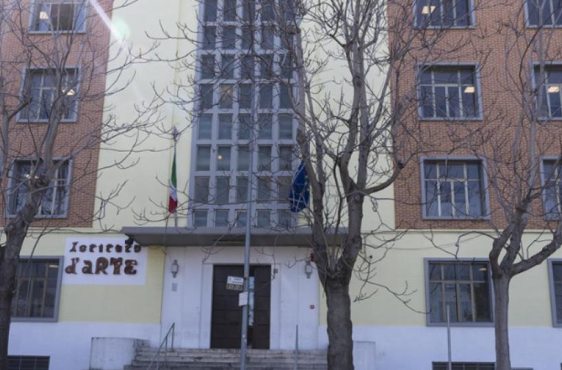 Bari, tragedia a scuola: professoressa 66enne si sente male e muore