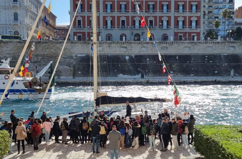 Taranto, centinaia di studenti alla “Giornata del mare”