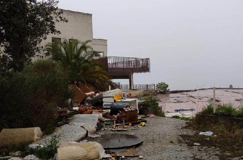 Selva di Fasano, baby-vandali distruggono quel che resta del Belvedere