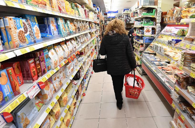 Bari, l’inflazione cala ma le famiglie restano in piena crisi economica