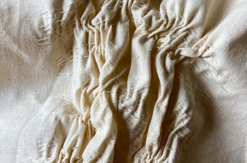Pelle, Peau, Skin: i tessuti e ricami simbolici di Sabrina Laiolo per Domus Artist Residency a Galatina