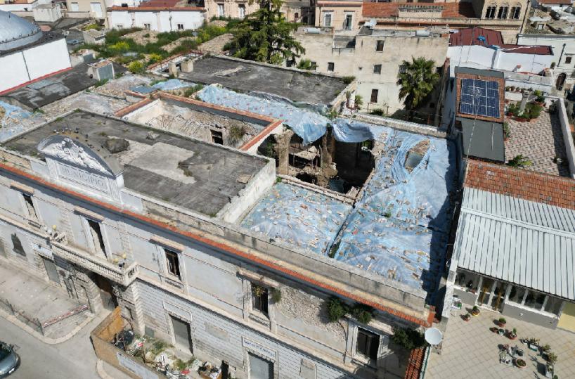 Cerignola, palazzo Carmelo cede ancora: terzo crollo in tre mesi
